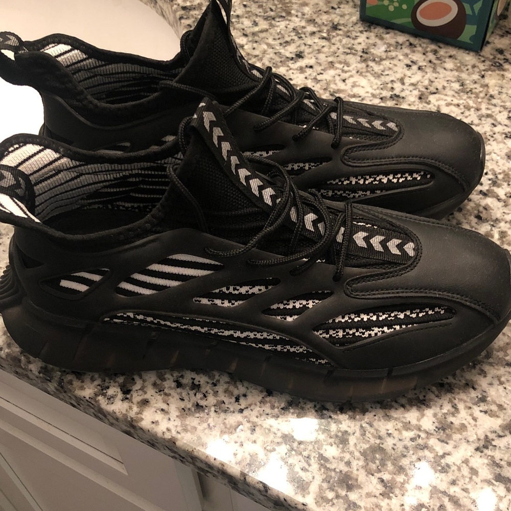 Conzuri Vexors (2.5”) height-boosting sneakers Black/White. (Size 13)